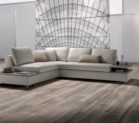 divano moderno samoa 4 posti con comodino incorporatoin una stanza moderna