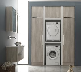 lavanderia a muro con elettrodomestici impilati in stile moderno ma minimal