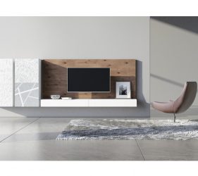 mobile porta tv moderno e di design con dettagli in legno, a fianco una poltrona in pelle. Il tutto in una camera minimal
