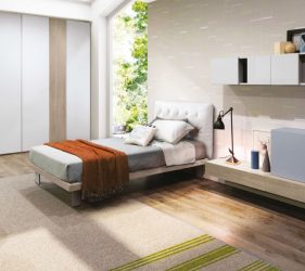 camera da letto moderna con arredo di legno colorato di azzurro con angolo studio